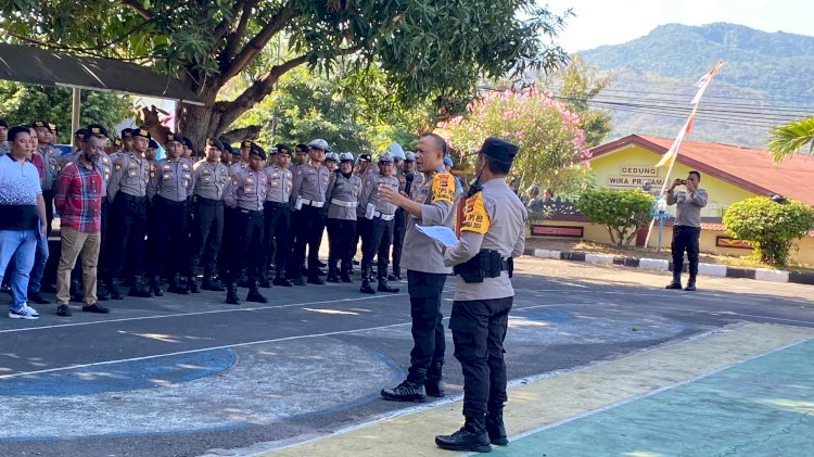 Ratusan Personil Polres Flotim Siap Amankan  Pendaftaran Paslon Di KPU Flotim.