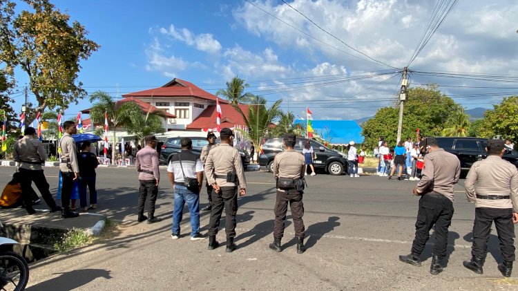 Hari Pertama Pengamanan Pendaftaran Paslon Di Kantor KPU Kabupaten Flotim Berjalan Aman Kondusif.