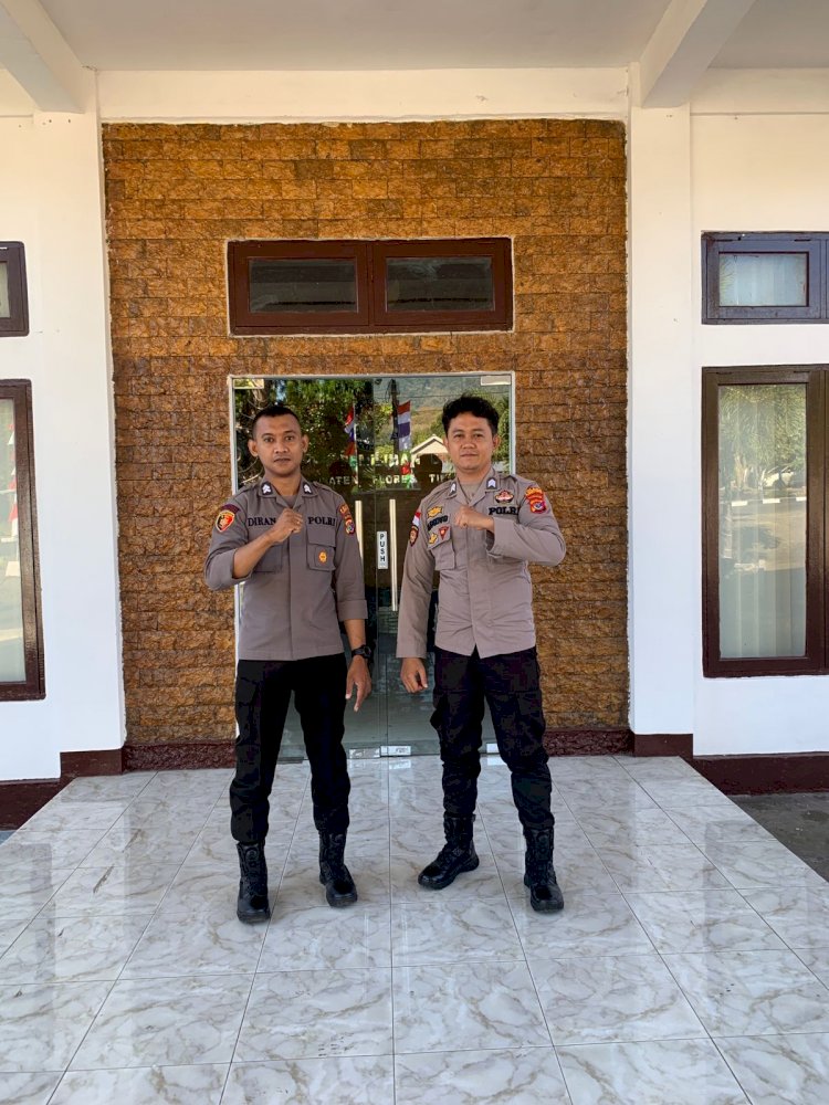 Pengamanan Kantor  KPU Flotim oleh Personil Polres Flotim Dalam Operasi Mantap Praja Tahapan  Pilkada serentak 2024.