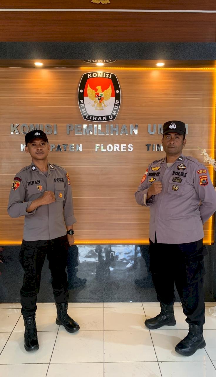 Pengamanan Kantor  KPU Flotim oleh Personil Polres Flotim Dalam Operasi Mantap Praja Tahapan  Pilkada serentak 2024.