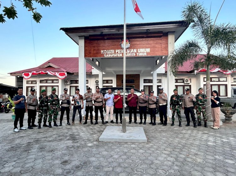 Patroli Gabungan TNI-POLRI, Ciptakan Kondisi Aman Jelang Pemilu Kabupaten Flotim 2024.