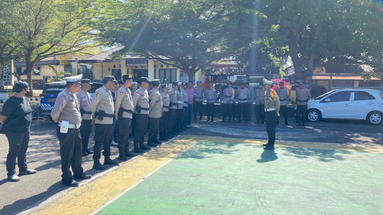 Patroli Dialogis Polres Flotim Sampaikan Pesan Kamtibmas Dalam Rangka Cipta Kondisi Menyonsong Pilkada 2024