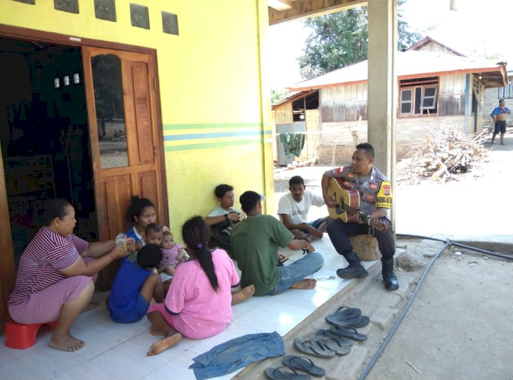 Keakraban Bhabinkamtibmas Desa Liwo Sambangi Warga Ciptakan Raya Aman Dan Nyaman.