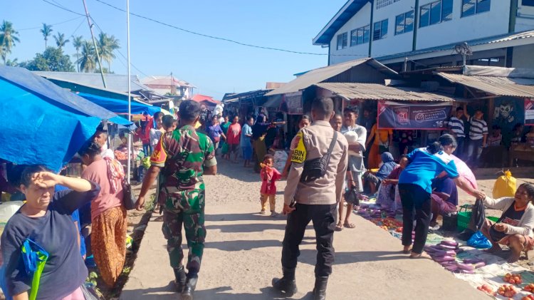 Ciptakan Kondisi aman, Personil Polsek Adonara Barat Patroli dan imbau Warga di Pasar Waiwadan.