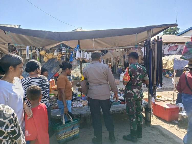 Ciptakan Kondisi aman, Personil Polsek Adonara Barat Patroli dan imbau Warga di Pasar Waiwadan.