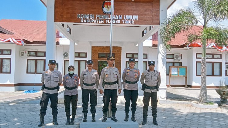 Upaya Cipta Kondisi Menjelang Pemilu 2024, Polres Flotim Lakukan Patroli Di Kantor KPU Dan Bawaslu Flotim