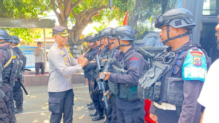 Kapolres Flotim Pimpin Apel Persiapan Pengamanan Tahapan Pengundian Paslon Pilkada Kab. Flotim 2024.