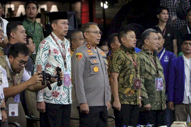 Sambut Pilkada Damai dan Riang Gembira, Kapolda Bengkulu Ajak Kedua Paslon Gub dan Wagub Nyanyi Bareng di Malam Pengundian Nomor Urut 