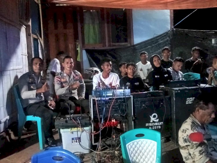 Cegah Gangguan Kamtibmas, Polisi Polres Flotim Hadir ditengah Hajatan Pesta Warga.