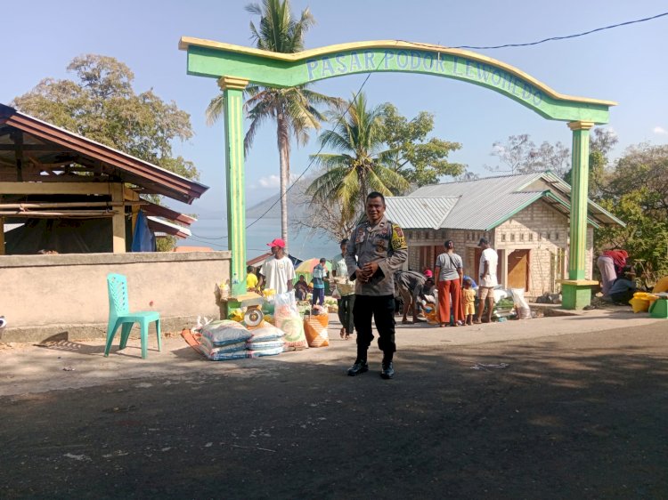 Berikan Rasa aman , Bhabinkamtibmas Polsek  Solor Timur Sambangi Pasar Podor.