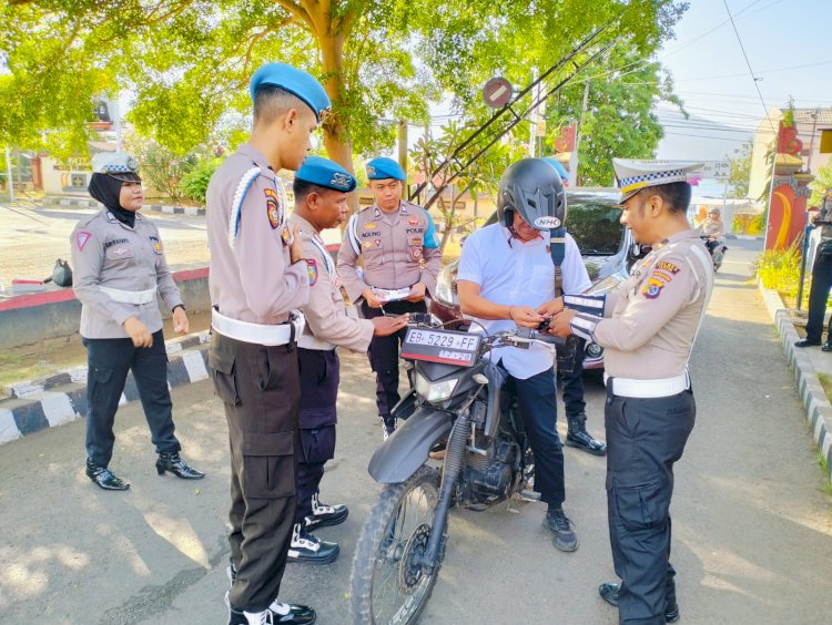 Opsgaktiblin, Sat Lantas Dan sat Propam Cek Kelengkapan Surat Kendaraan Personil Polres Flotim