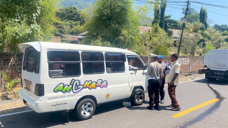 Operasi Zebra Turangga 2024, Kali Ini Polres Flotim Berikan Teguran Bagi Para Pelanggar