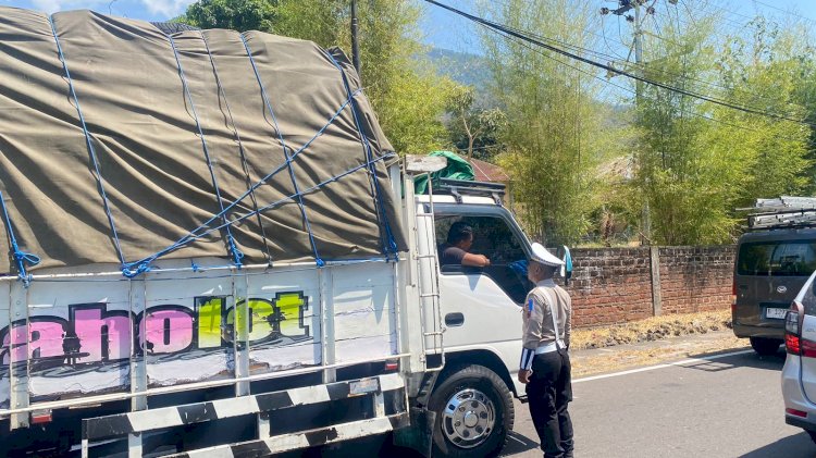 Operasi Zebra Turangga 2024, Kali Ini Polres Flotim Berikan Teguran Bagi Para Pelanggar