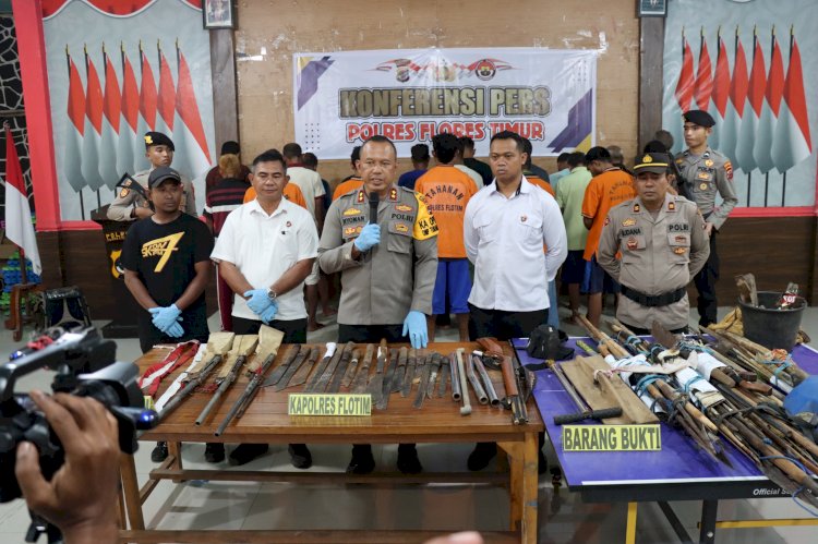 Konferensi Pers Polres Flotim: 21 Tersangka Ditetapkan dalam Kasus Penyerangan di Desa Bugalima