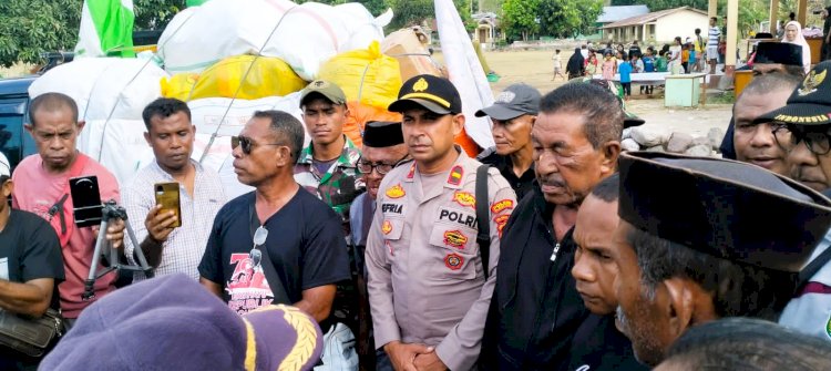 Turut Berempati, Polsek Adotim dan Warga Desa Lamahala Jaya Berikan Bantuan Kemanusiaan Untuk Masyarakat Desa Bugalima