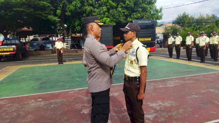 Kapolres Flotim Tutup Pendidikan Kualifikasi Gada Pratama Gelombang XII Direktorat Binmas Polda NTT di Mapolres Flotim.