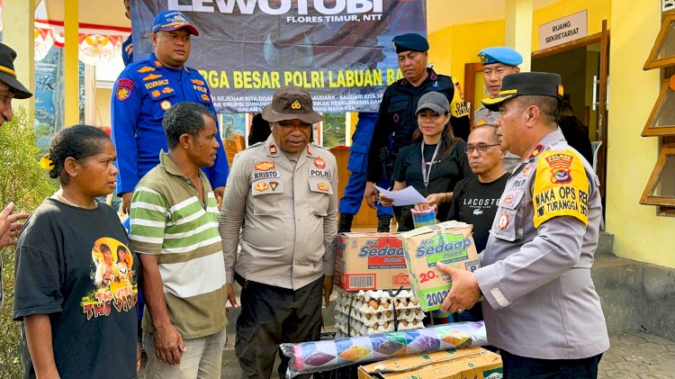 Polres Flotim Salurkan Bansos dari Polres Mabar dan Masyarakat Mabar ke Pengungsi Gunung Lewotobi Flotim