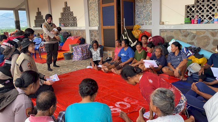 Aksi kemanusian Polri melalui Biro SSDM Mabes Polri Turun ke Posko Pengungsian Korban Erupsi Gunung Lewotobi Laki Laki