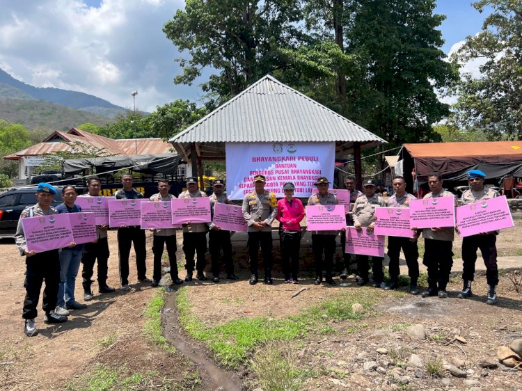 Penyerahan Bantuan dari Pengurus Pusat Bhayangkari dan Yayasan Kemala Bhayangkari kepada Anggota Polri yang Terdampak Erupsi Gunung Lewotobi Laki