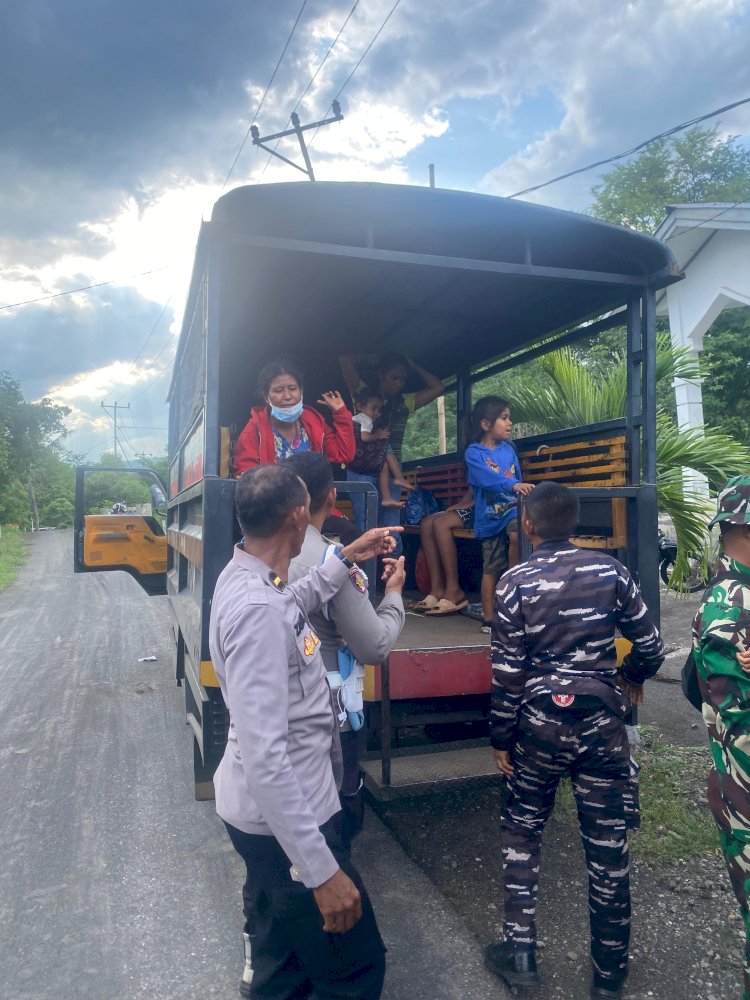 Pemerintah, TNI - POLRI, Relawan Bantu Pemulangan kembali Pengungsi Lewotobi ke Desa Waiula di Posko Lewoingo dan Konga.