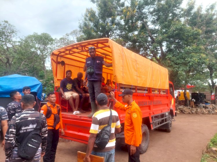 Pergeseran Para Pengungsi dari Posko Eputobi-Lewoingo menuju  ke Posko Lewolaga Kec. Titehena.