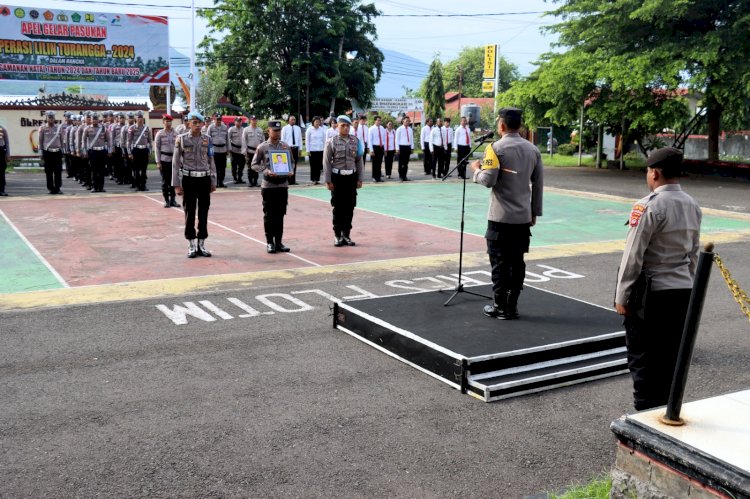 In Absentia, Kapolres Flotim Tetap Jalankan Upacara PTDH Anggotanya