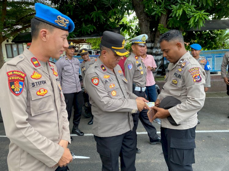 Rutin, Waka Polres Flotim Pemeriksaan Sikap Tampang Personelnya