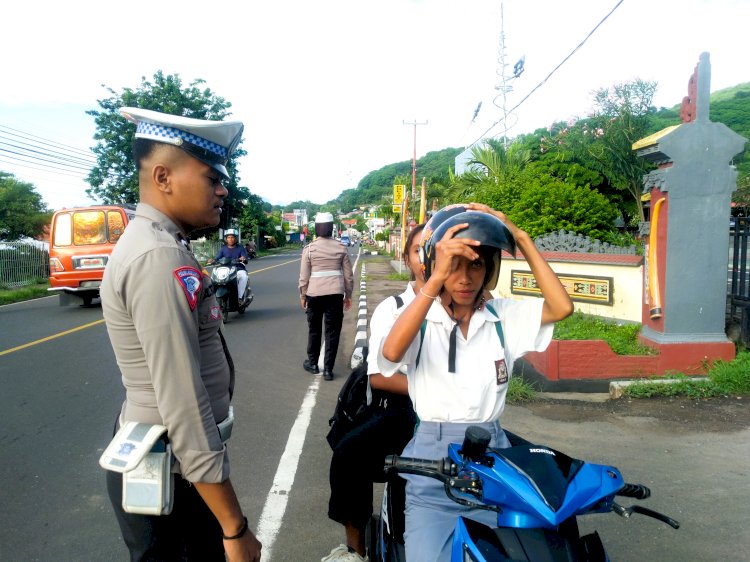 Sat Lantas Polres Flores Timur Himbau Pengguna Jalan untuk Tertib Berlalu Lintas