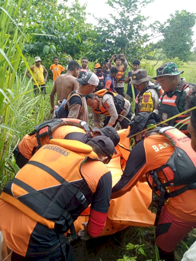 Tiga Hari Pencarian, Polsek Tasifeto Timur dan Tim Temukan Jasad Warga yang Hanyut Terseret Banjir