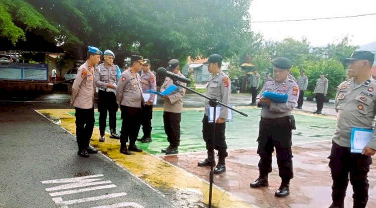 Waka Polres Flotim Kompol Adi Ngulu Cek Kesiapan Anggotanya Saat Apel Pagi