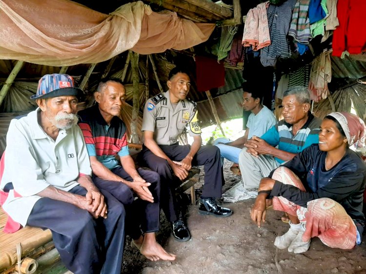 Aiptu Sil Diaz Lakukan Sambang dan Komunikasi dengan Masyarakat Desa Sinarhadigala