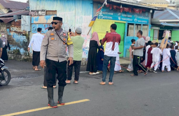 Bhabinkamtibmas Bripka Ruslan Kawal Pawai Tahrib Ramadhan 1446 H