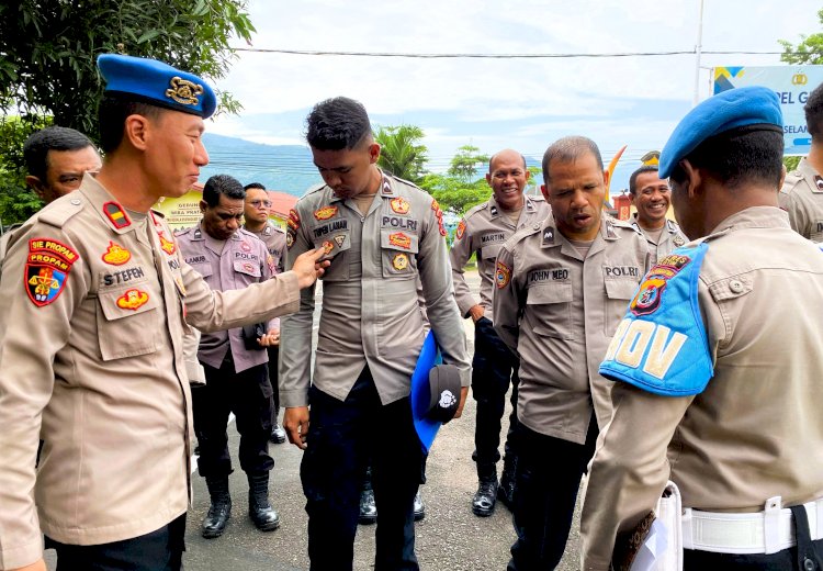 Propam Polres Flores Timur Periksa Seragam Dinas dan Kelengkapannya