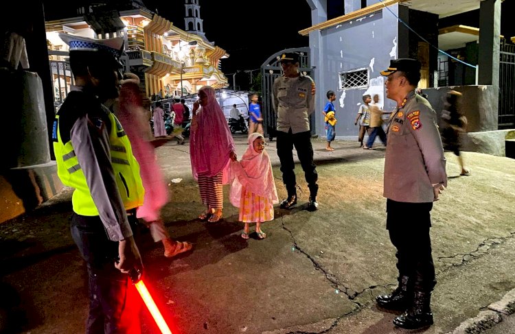 Kapolres Flores Timur Pastikan Kenyamanan Saat Sholat Tarawih