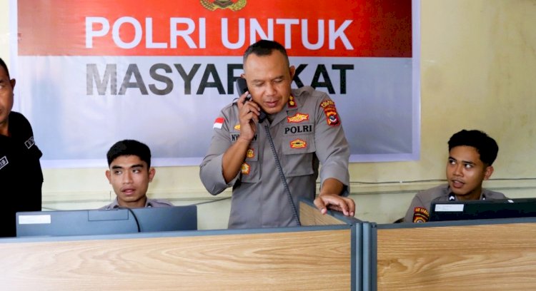 Kapolres Flores Timur AKBP I Nyoman Putra Sandita Lakukan Pengecekan Peralatan Pendukung Layanan 110