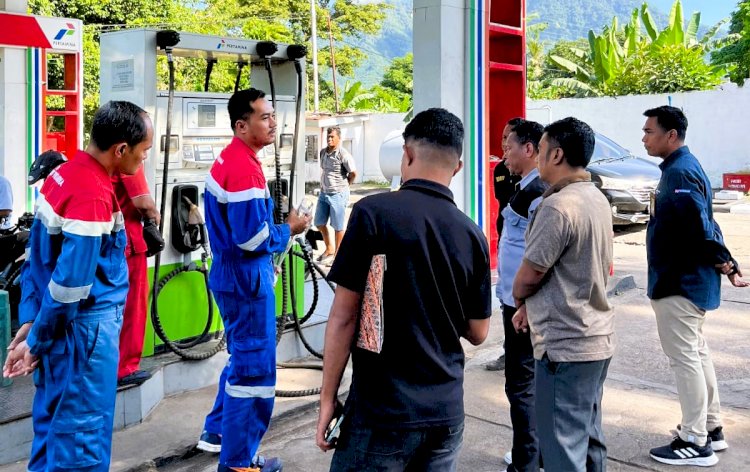 Pastikan BBM Sesuai Standar, Polres Flotim Dampingi Pertamina Periksa SPBU