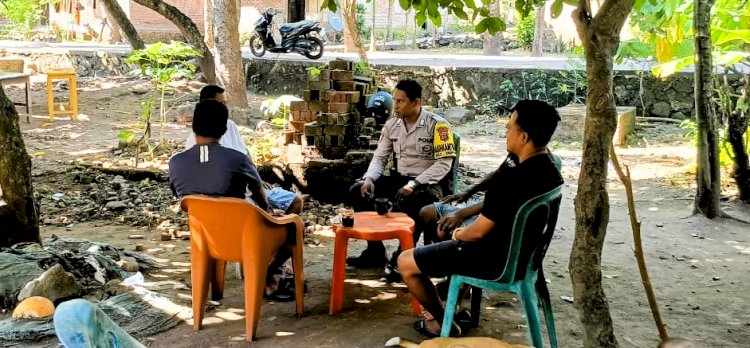 Bripka Tony Sambangi Warga Watotika Ile, Ajak Wujudkan Kamtibmas yang Kondusif