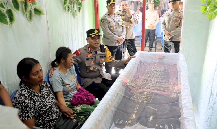 Kapolres flotim melayat ke rumah duka aiptu marcelino