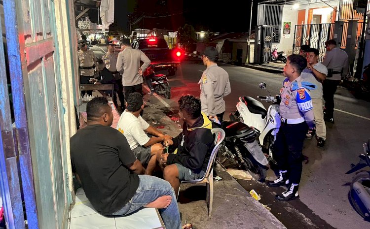 Polres Flotim Ajak Warga Jaga Kamtibmas Saat Gelar Patroli Operasi Pekat Turangga 2025