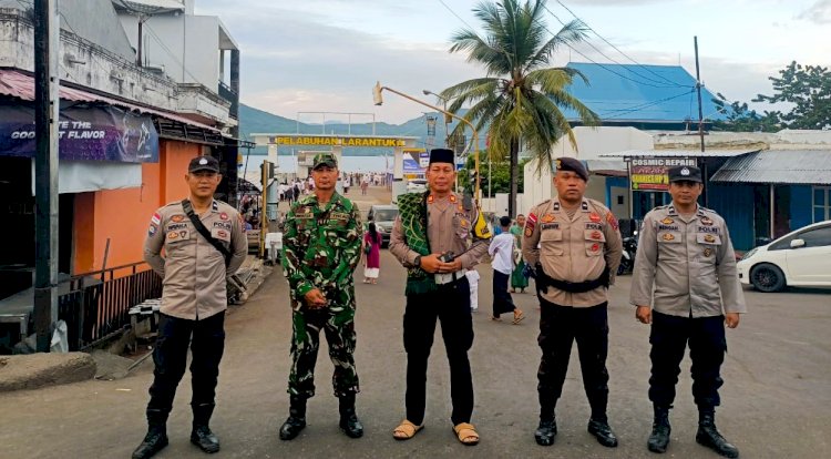 Polres Flores Timur Amankan Jalannya Sholat Idul Adha 1446 H di Pelabuhan Peti Kemas Larantuka