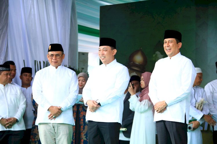 Kapolri Serahkan 9.648 Hewan Kurban Untuk Masyarakat