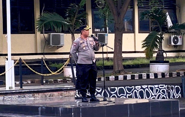Wakapolres Flotim Pimpin Apel Pagi, Tekankan Bijak Bermedia Sosial dan Pentingnya Menjaga Kesehatan