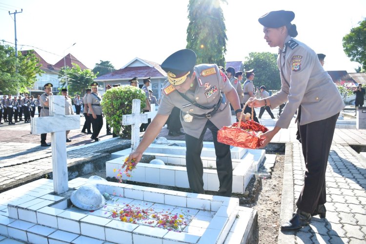Ziarah di Taman Makam Pahlawan, Kapolda NTT Pimpin Upacara dalam Rangka HUT Bhayangkara ke-79