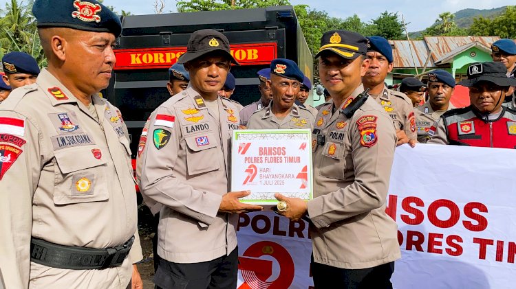 Kapolres Flores Timur dan Bhayangkari Kembali Tunjukkan Kepedulian Sesama, Salurkan Bansos ke Pos Personel Polri