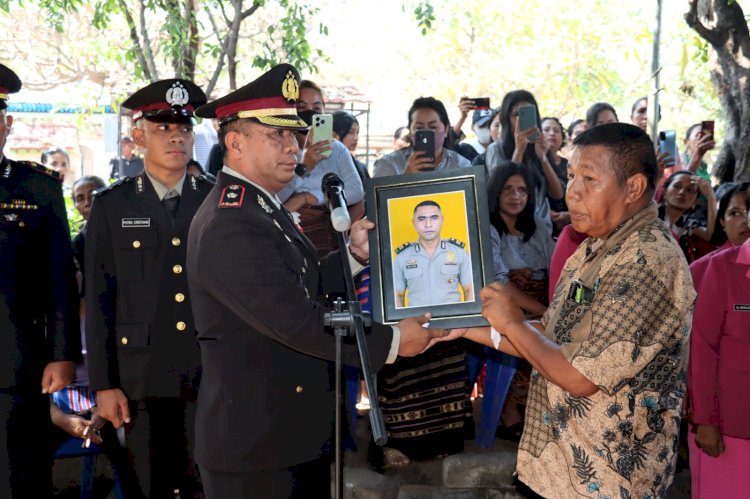 Selamat Jalan Bhayangkara: Polres Flotim Lepas AIPTU Yohanes Don Bosco dengan Upacara Dinas