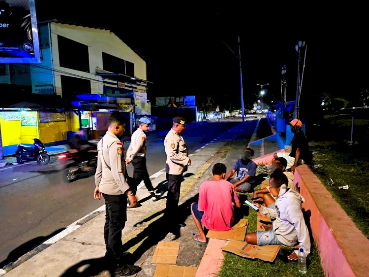 Tim Patroli Dalmas Inti Polres Flores Timur Gelar Patroli Dialogis, Himbau Warga Jaga Kamtibmas