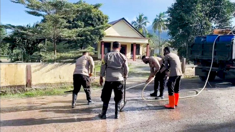 Dedikasi Tanpa Batas: Tiga Personel Polsek Wulanggitang Jadi Relawan Dampak Erupsi Gunung Lewotobi