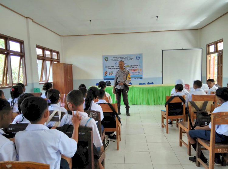 Cegah Pengaruh Negatif Sejak Dini, Bhabinkamtibmas Wotan Ulumado Gencarkan Edukasi di Lingkungan Sekolah
