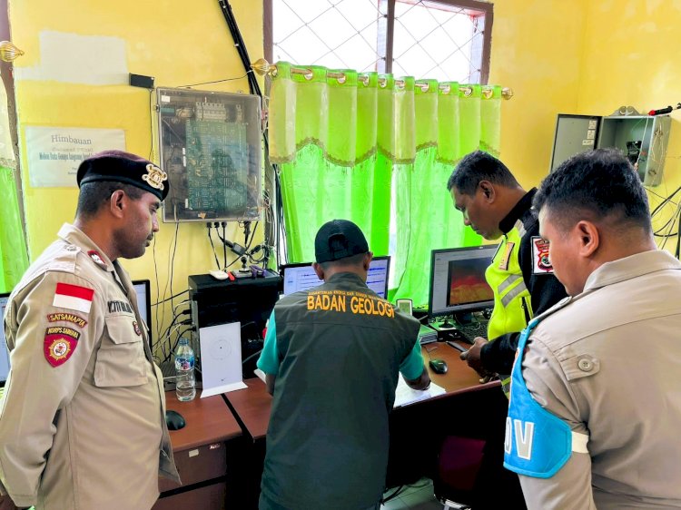 Polres Flotim Patroli ke Pos Pengamatan Gunung Lewotobi, Pantau Langsung Aktivitas Vulkanik