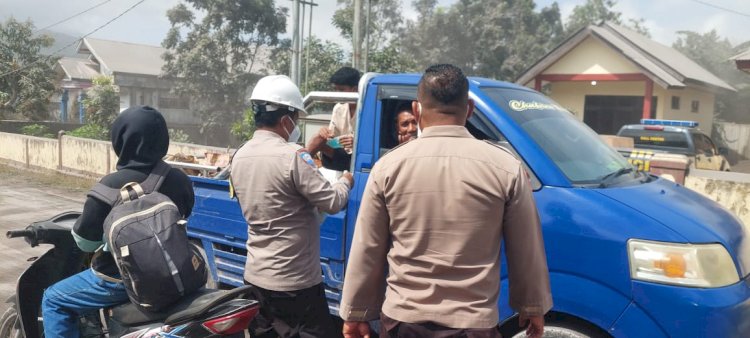 Himbauan Humanis Polri dan giat mitigasi lainnya kepada warga Terdampak Gunung Lewotobi Laki-laki